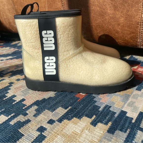 UGG Classic Clear Mini Boot Womens Size 7 - Picture 11 of 12
